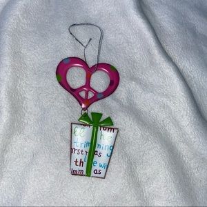 HEART AND GIFT ORNAMENT